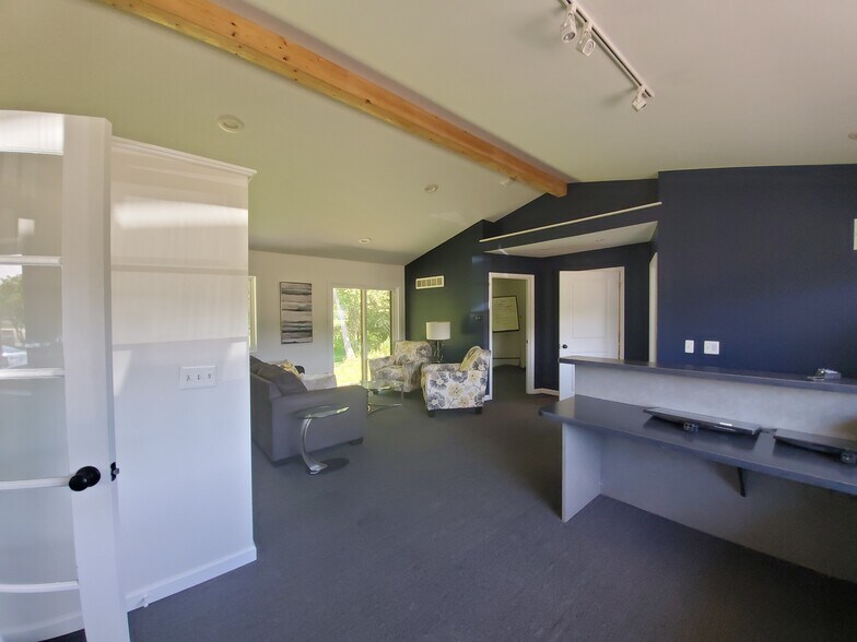 Primary Photo Of 8864 Whitmore Lake Rd, Brighton Office Residential For Lease