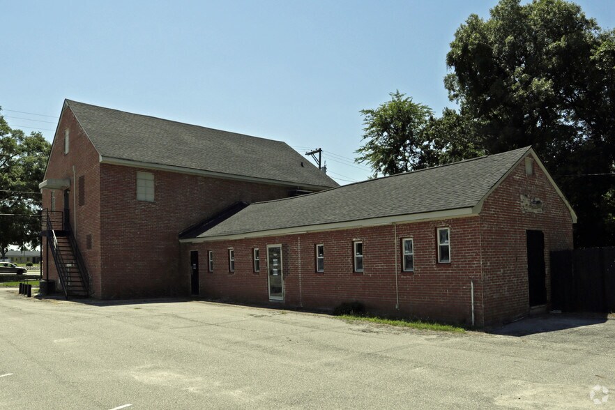 More Photos Of 2540 Gillespie St, Fayetteville Storefront Retail Office For Lease