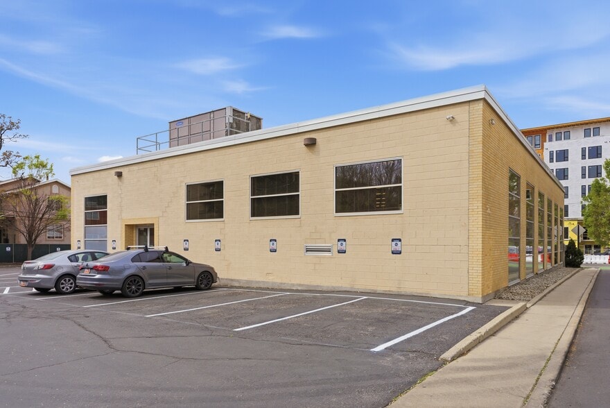 More Photos Of 555 S 300 E, Salt Lake City Office For Sale