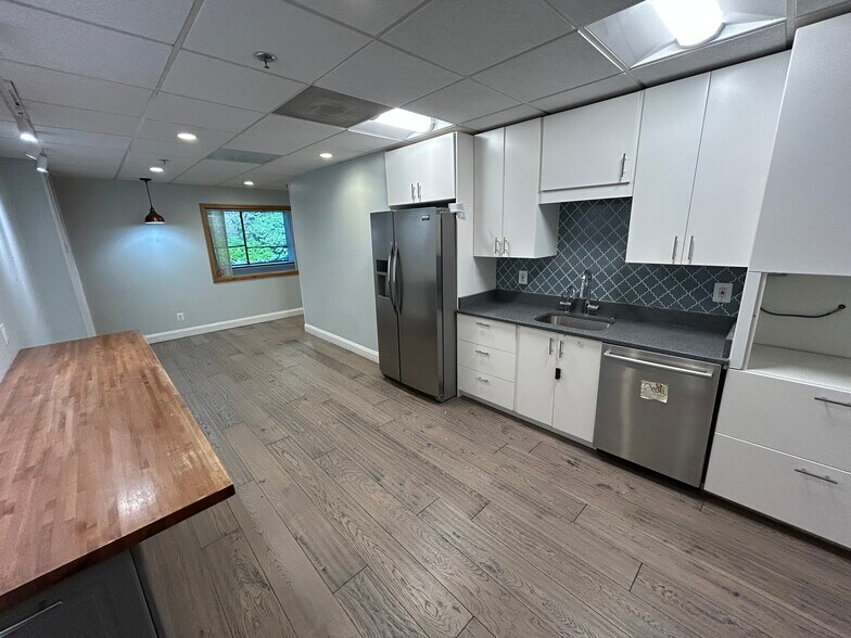More Photos Of 7945 Macarthur Blvd, Cabin John Office For Lease