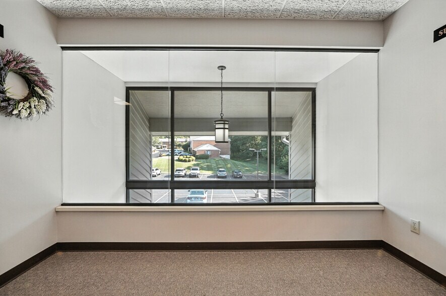 More Photos Of 5636 Bridgetown Rd, Cincinnati Medical For Sale