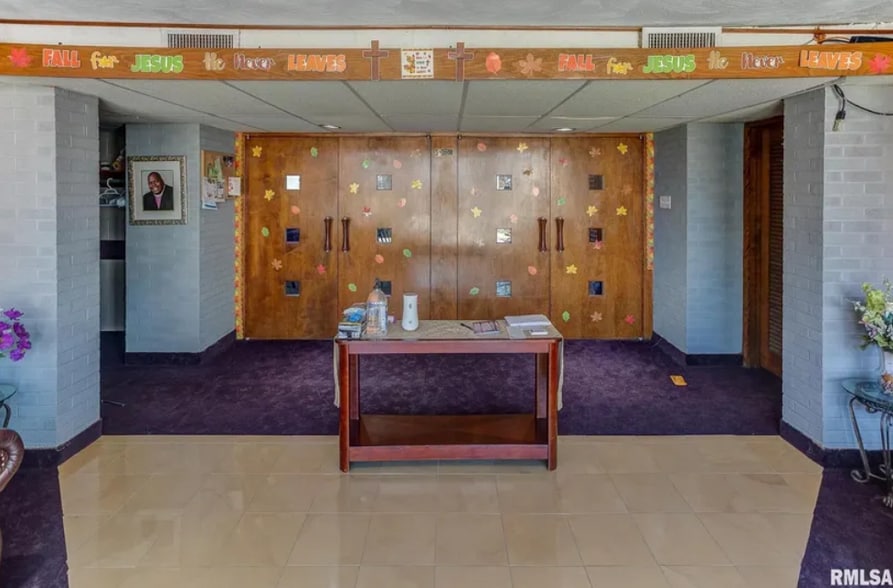 More Photos Of 104 N Pine St, Centralia Religious Facility For Sale