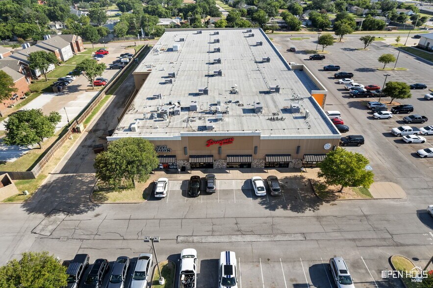 More Photos Of 3001-3007 Garnett Ave, Wichita Falls General Retail For Lease