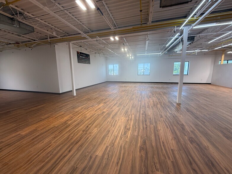 More Photos Of 356 S Broadway, Salem Unknown For Lease