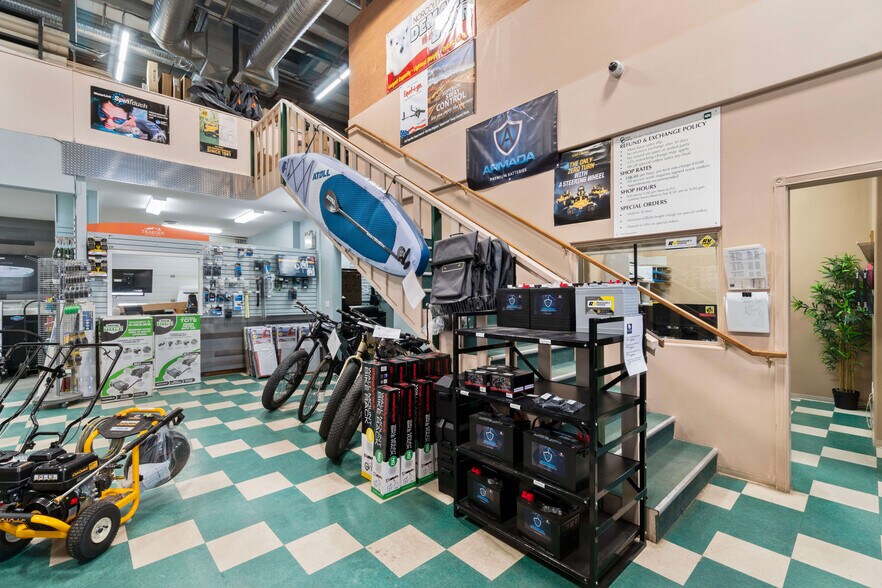 More Photos Of 3101 10 Av SW, Salmon Arm Warehouse For Sale