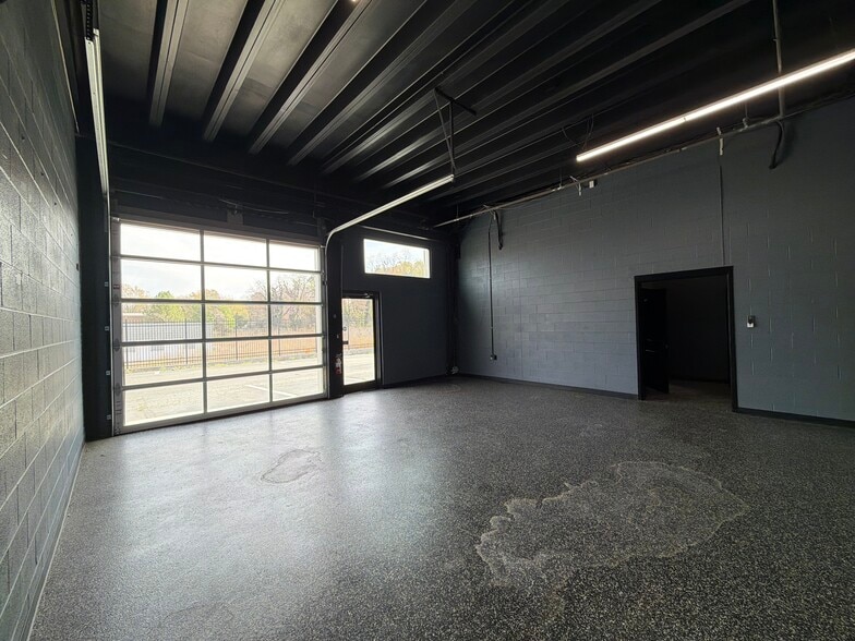 More Photos Of 4827 Gate City Blvd, Greensboro Showroom For Lease