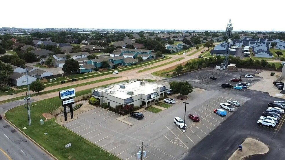 More Photos Of 12516 N May Ave, Oklahoma City General Retail For Lease