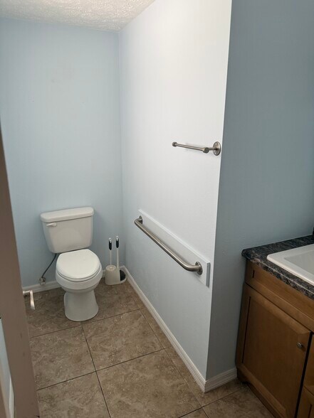 More Photos Of 1905 W Baker St, Plant City Office For Lease