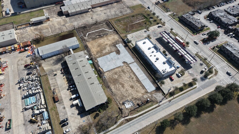 More Photos Of 2077 Magnolia Dr, Pasadena Industrial For Sale