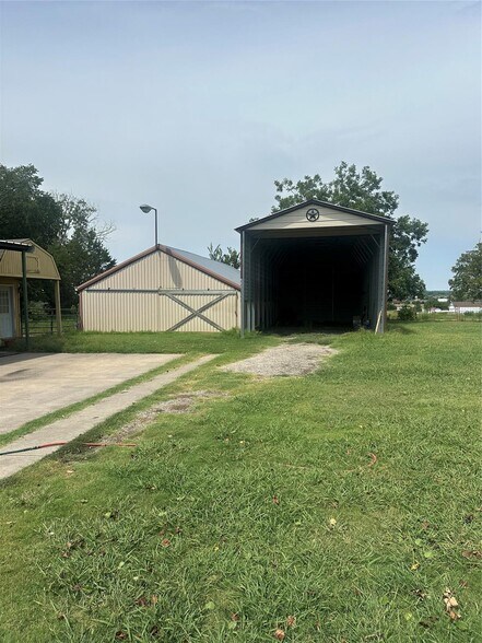 More Photos Of 12869 FM 1385, Pilot Point Flex For Lease