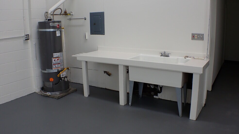 More Photos Of 519 S Flower St, Burbank Warehouse For Sale