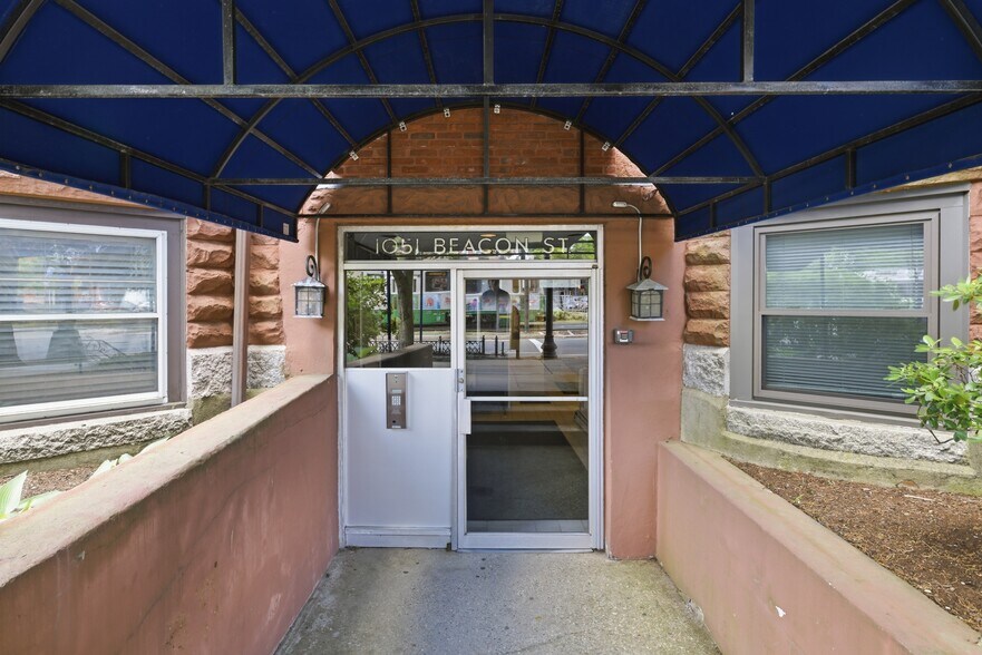 More Photos Of 1051 Beacon St, Brookline Medical For Sale