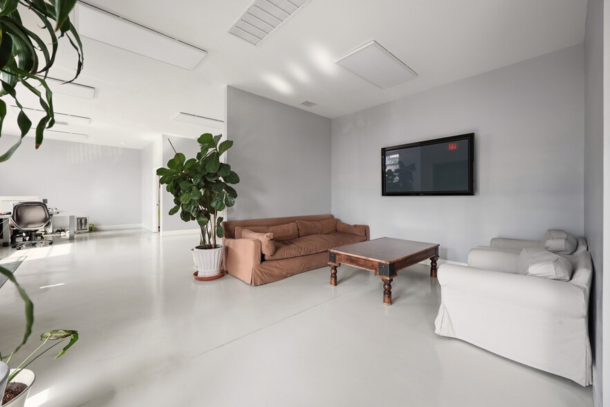 More Photos Of 4807-4827 E 49th St, Vernon Warehouse For Lease