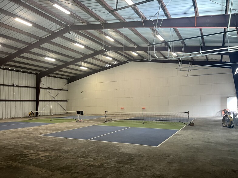 More Photos Of 612 Kalanianaole St, Hilo Warehouse For Sale