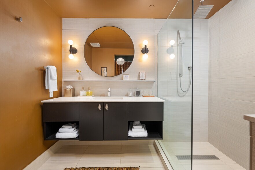 More Photos Of 1123 E 11th St, Austin Hotel For Sale