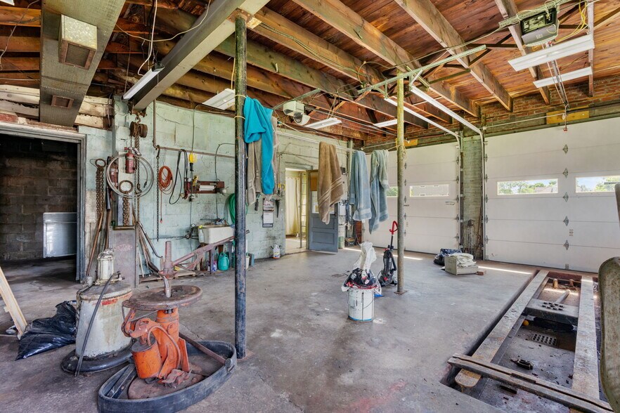 More Photos Of 993 S Hanover St, Pottstown Service For Sale