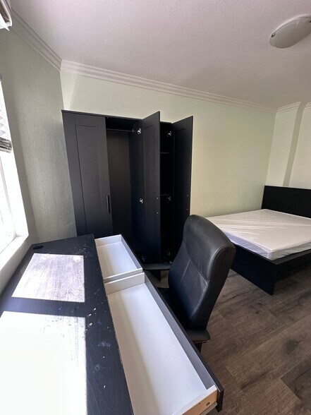 More Photos Of 1161 W 37th Dr, Los Angeles Apartments For Sale