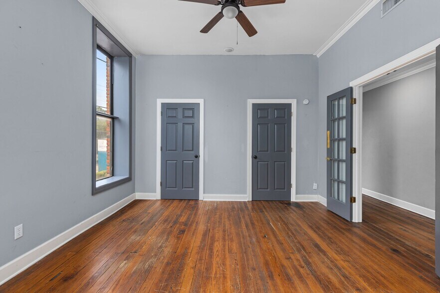 More Photos Of 218 Main St, Nettleton Office For Sale