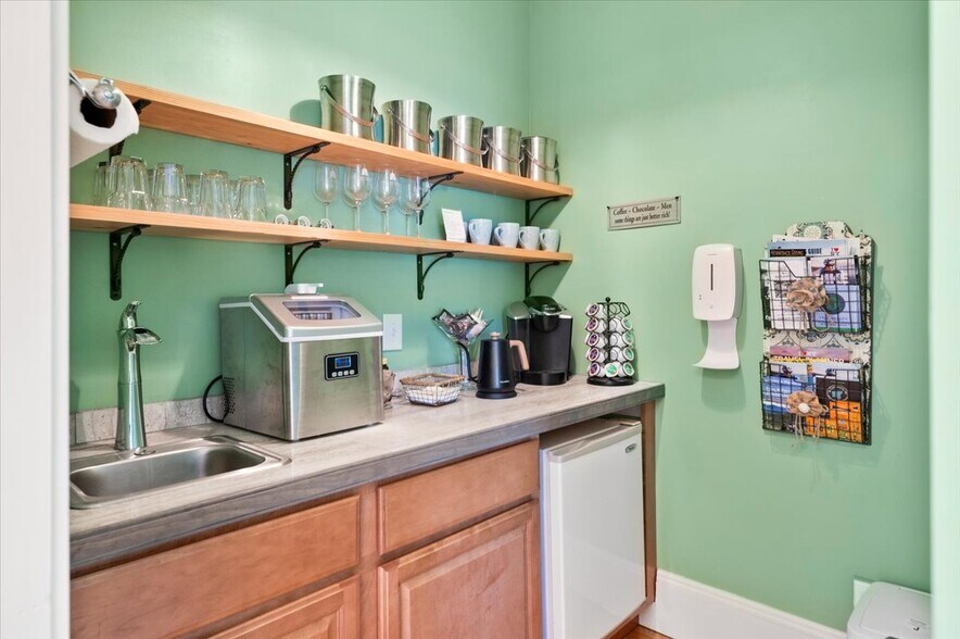 More Photos Of 153 Bay St, Glens Falls Hospitality For Sale