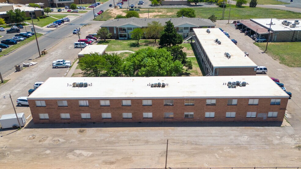 More Photos Of 2500 W 26th St, Plainview Apartments For Sale