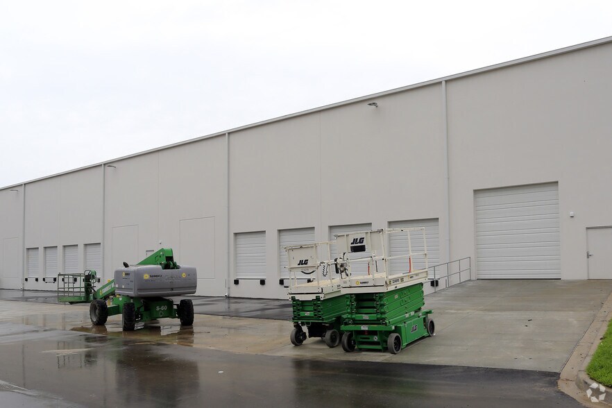 More Photos Of 8351 Palmetto Commerce Pky, Ladson Warehouse For Lease
