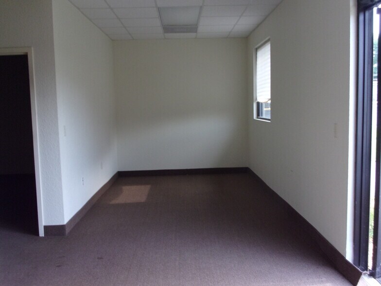 More Photos Of 305 Skyline Dr, Lady Lake Medical For Lease