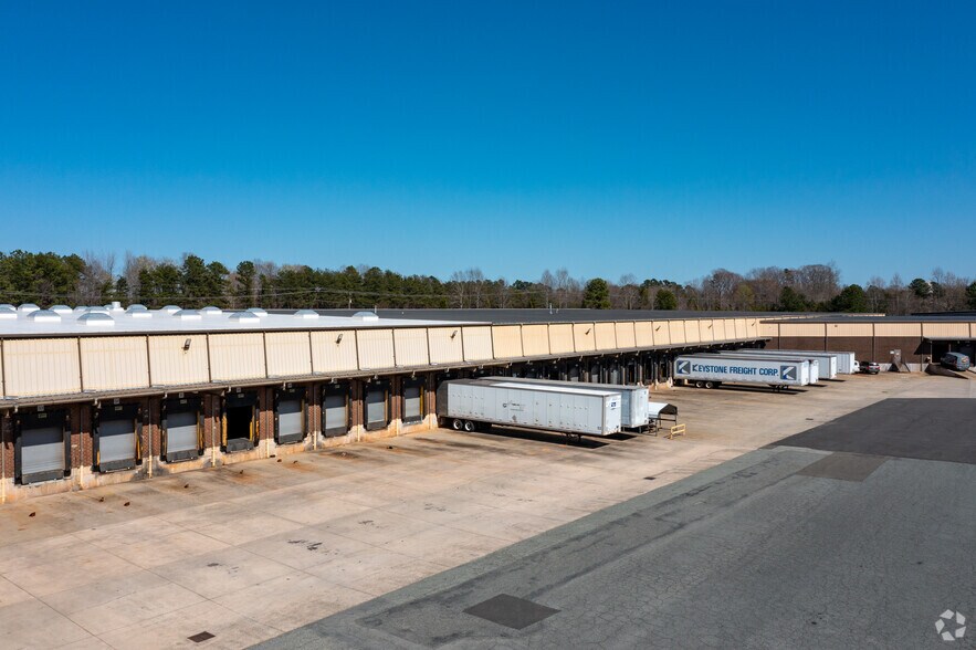 More Photos Of 7110 E Washington St, Mebane Distribution For Lease