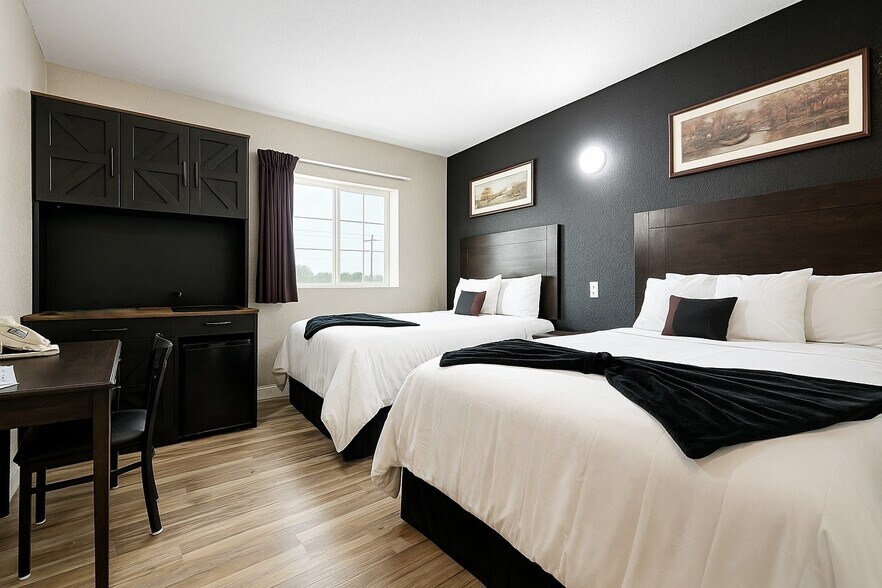 More Photos Of 110 S Main, Dilley Hotel For Sale