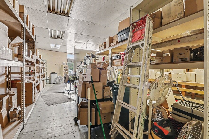 More Photos Of 450 Flat Shoals Ave, Atlanta Storefront For Sale