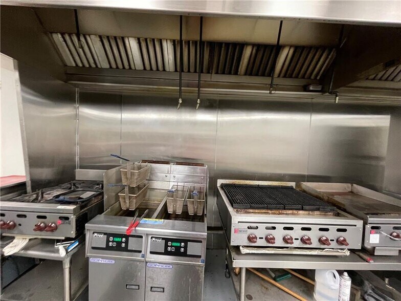 More Photos Of 1002 Victoria, Refugio Restaurant For Sale