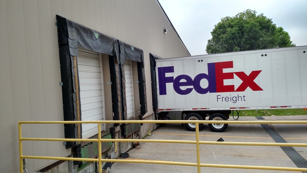 More Photos Of 5564 N 152nd St, Hugo Warehouse For Lease