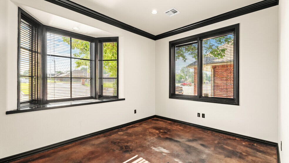 More Photos Of 14000 N Western Ave, Edmond Office For Sale