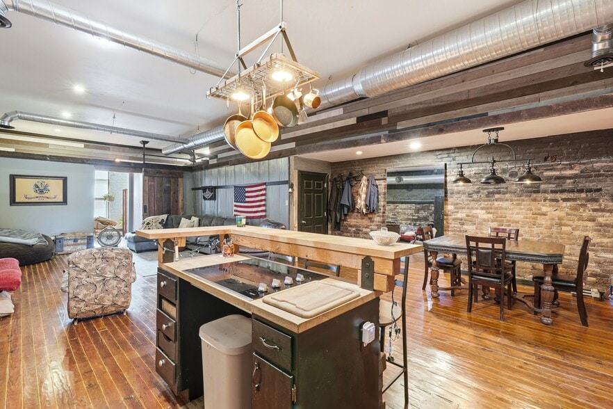 More Photos Of 106 N Orange St, Albion Storefront For Sale