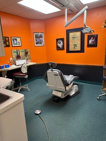 More Photos Of 708 53rd Ave E, Bradenton Office For Lease