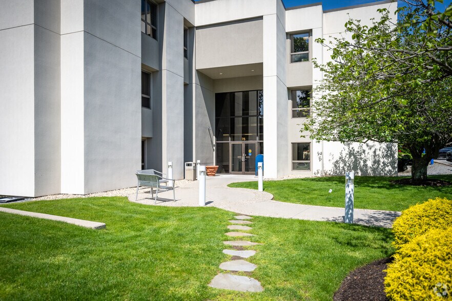 More Photos Of 75 Sockanosset Cross Rd, Cranston Medical For Lease