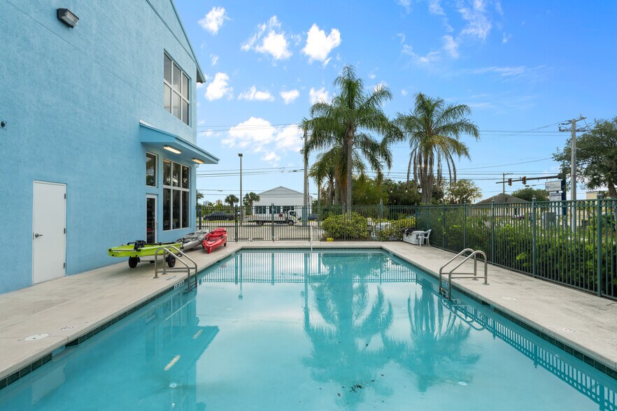 More Photos Of 3090 Ridgewood Dr, Daytona Beach Freestanding For Sale