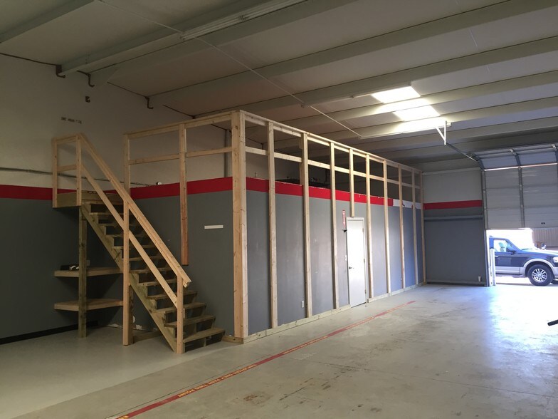 More Photos Of 4064 Nine McFarland Dr, Alpharetta Flex For Lease