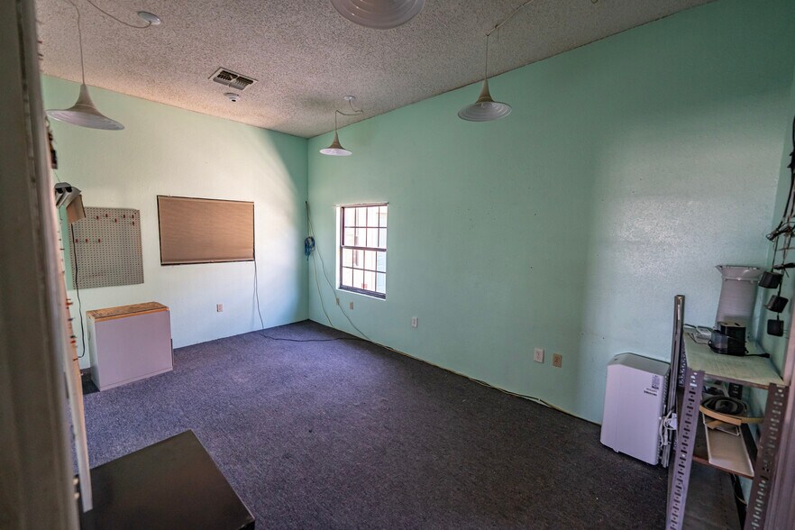 More Photos Of 5221 Hwy 68, Golden Valley Flex For Sale