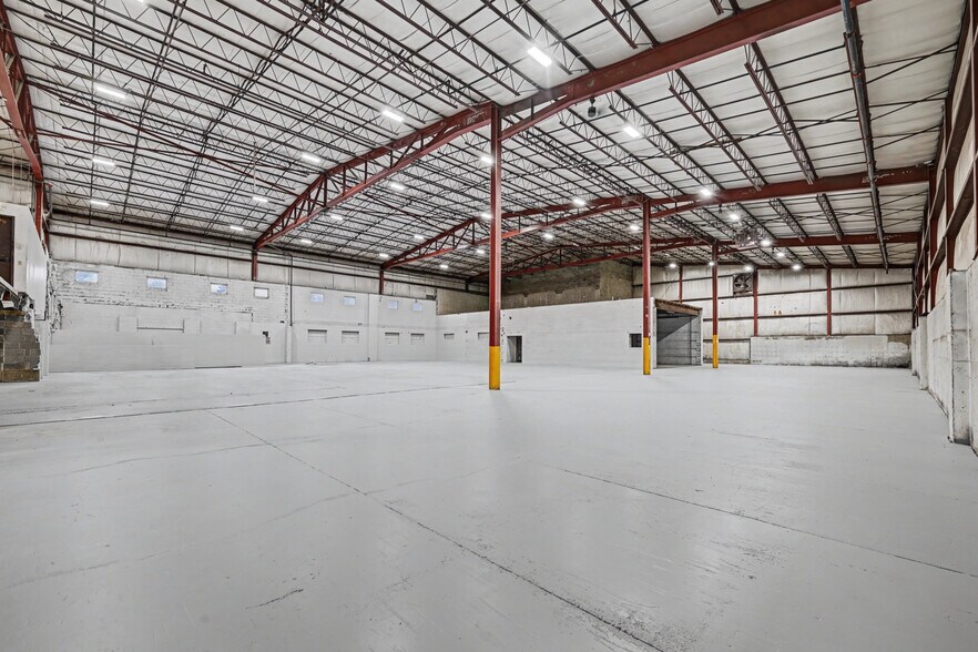 More Photos Of 11-25 Harding St, Middletown Warehouse For Lease