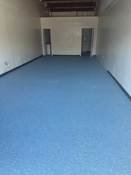 More Photos Of 214 N Goldenrod Rd, Orlando Light Manufacturing For Lease