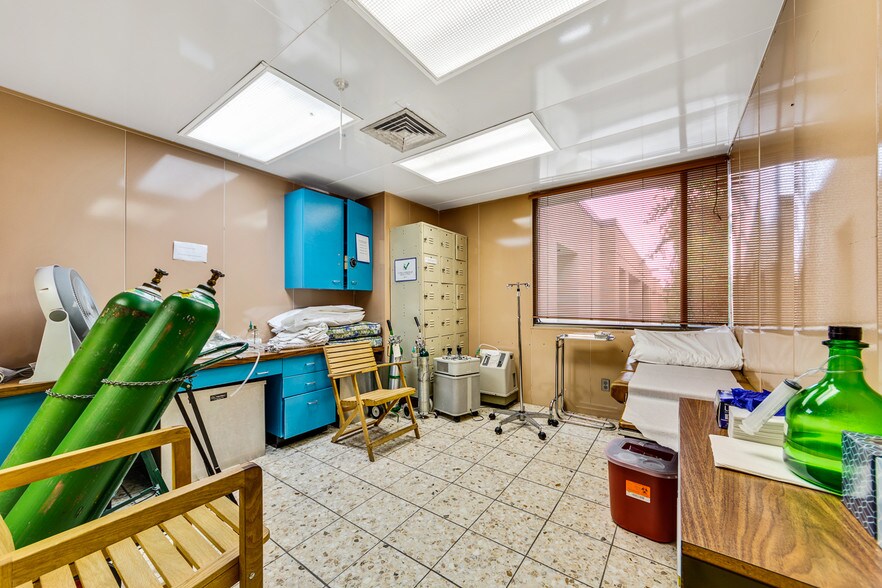 More Photos Of 8345 Walnut Hill Ln, Dallas Medical For Sale