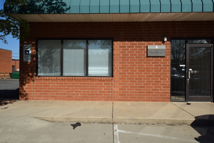 Primary Photo Of 6128 Brookshire Blvd, Charlotte Light Distribution For Lease