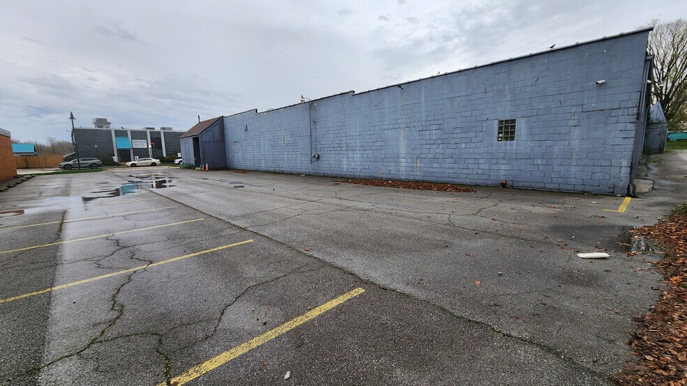 More Photos Of 125 Main St, Huron Bowling Alley For Sale