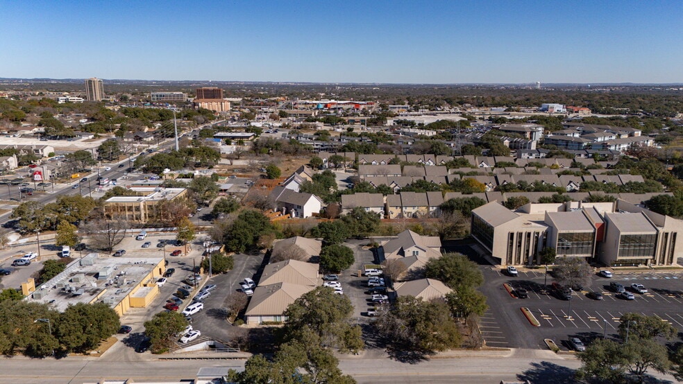 More Photos Of 4230 Gardendale St, San Antonio Office For Sale