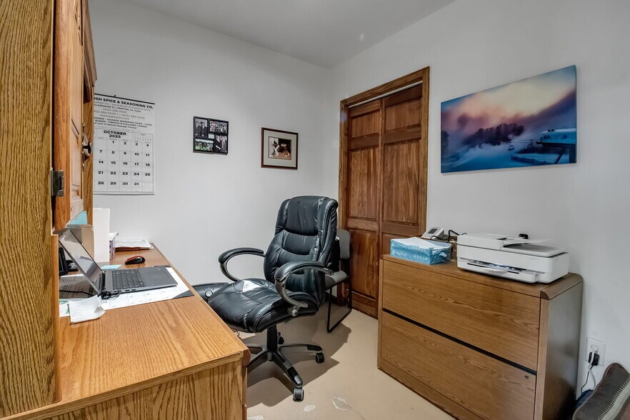 More Photos Of 38 Washington St, Ellicottville Storefront For Sale