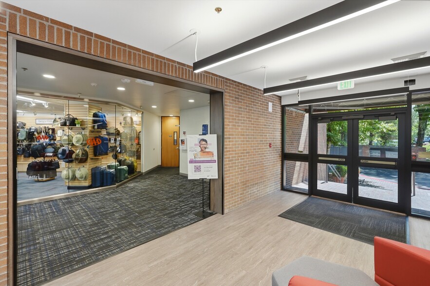 More Photos Of 6 Centerpointe Dr, Lake Oswego Office For Lease