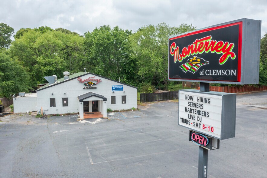 More Photos Of 1704-1710 W Main St, Central Restaurant For Lease