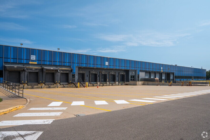 More Photos Of 2900 37th St, Rochester Warehouse For Lease