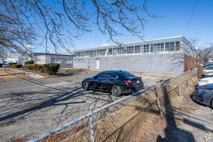 More Photos Of 170 Allen Blvd, Farmingdale Warehouse For Lease