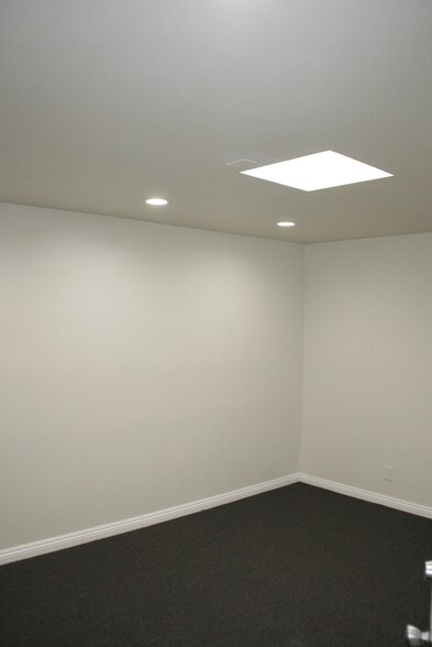 More Photos Of 25915 Senator Ave, Harbor City Warehouse For Lease